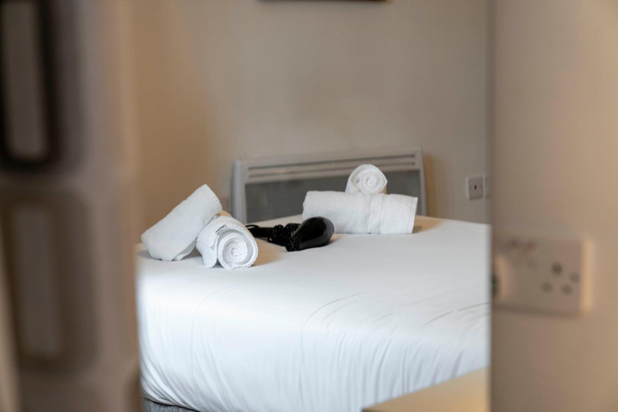 Saughton Suite With Views Of Water Of Leith 에든버러 외부 사진